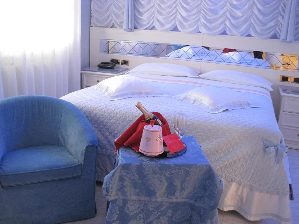 Hotel Matilde Marina di Massa Ngoại thất bức ảnh