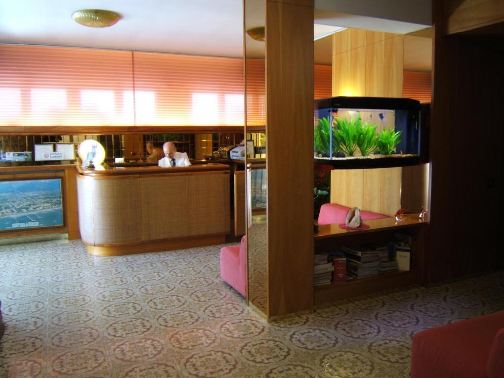 Hotel Matilde Marina di Massa Ngoại thất bức ảnh