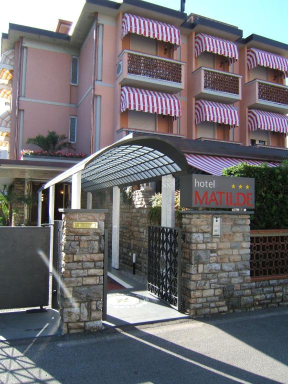 Hotel Matilde Marina di Massa Ngoại thất bức ảnh