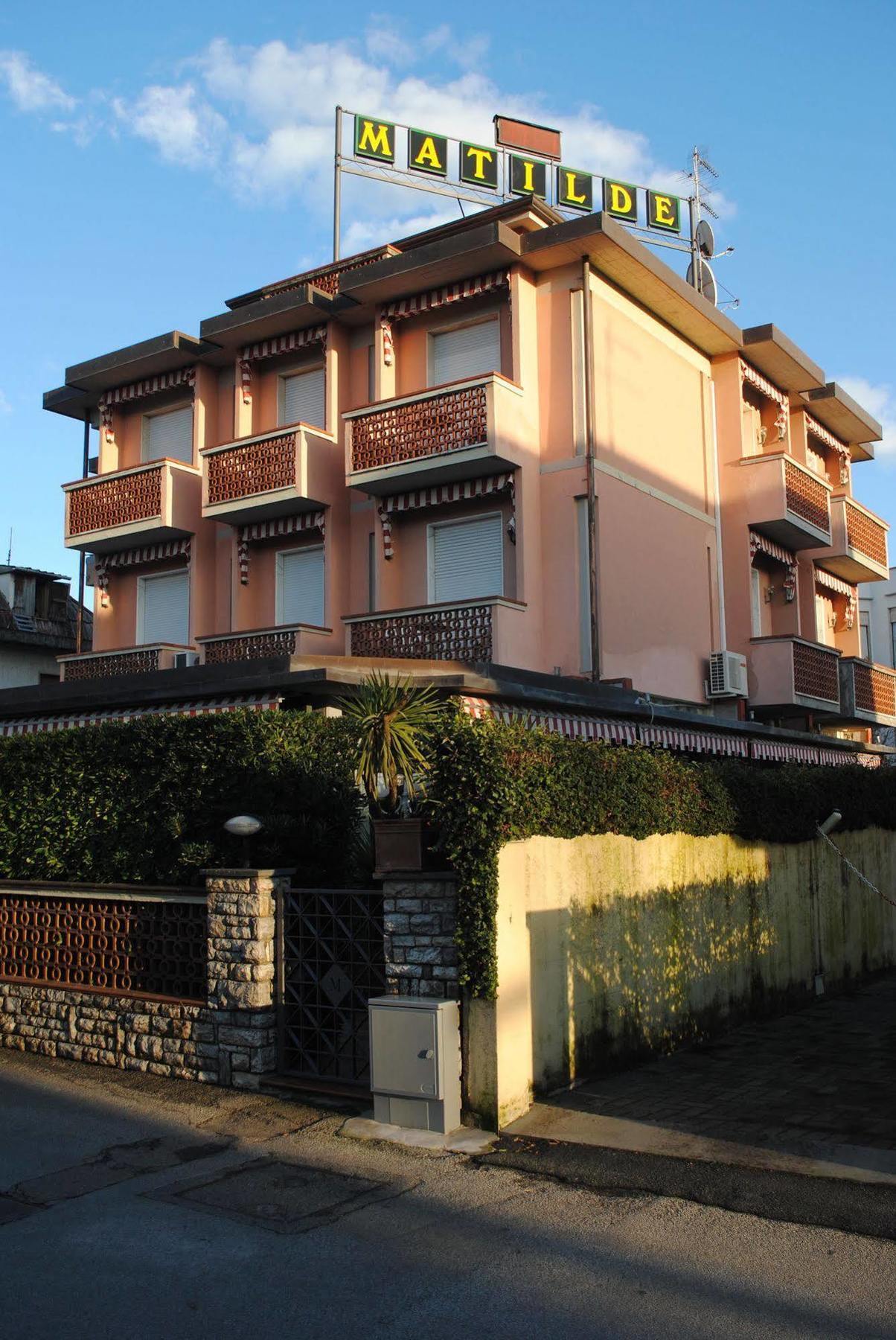 Hotel Matilde Marina di Massa Ngoại thất bức ảnh