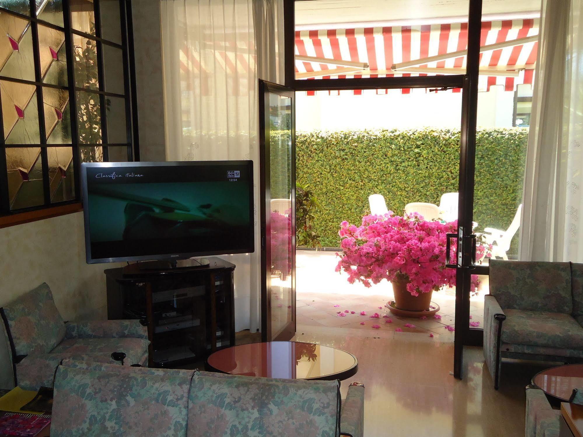 Hotel Matilde Marina di Massa Ngoại thất bức ảnh