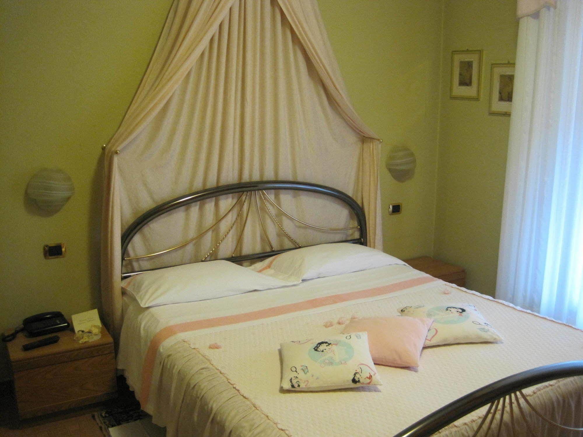 Hotel Matilde Marina di Massa Ngoại thất bức ảnh