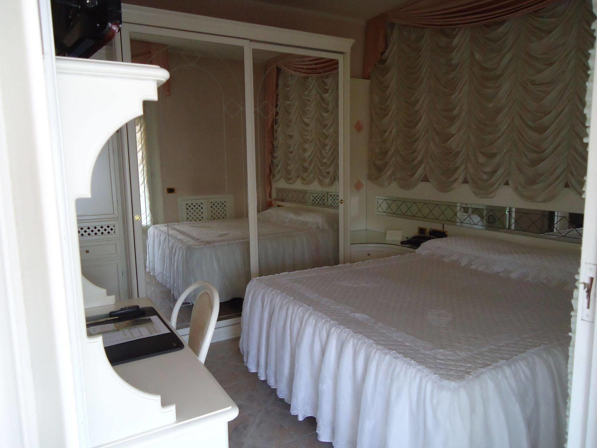 Hotel Matilde Marina di Massa Ngoại thất bức ảnh