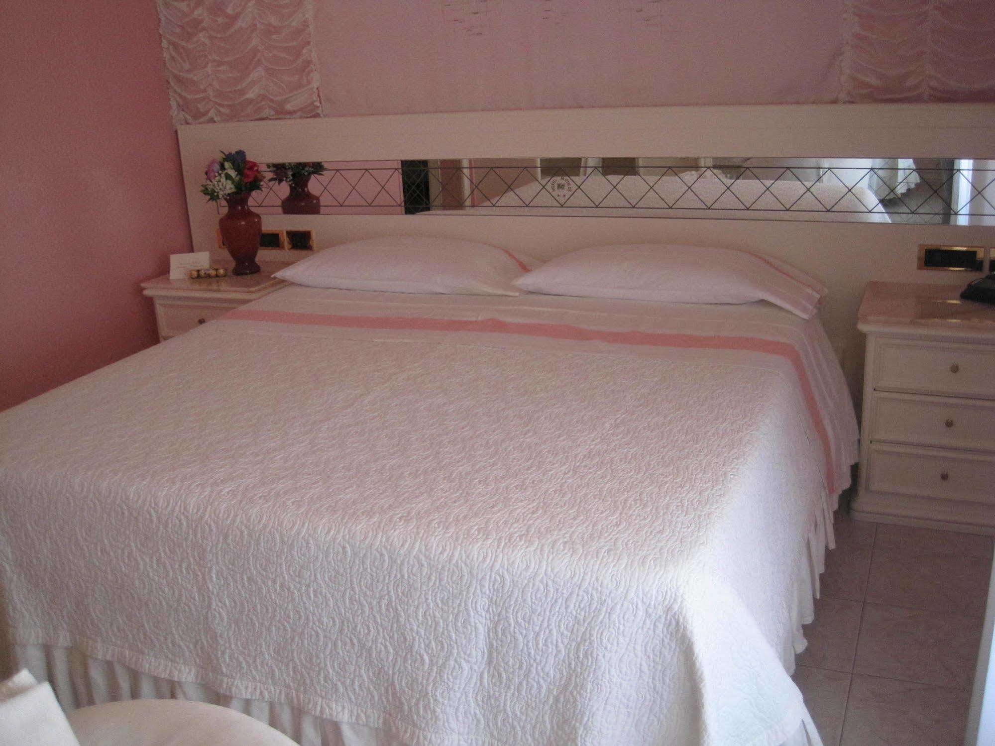 Hotel Matilde Marina di Massa Ngoại thất bức ảnh