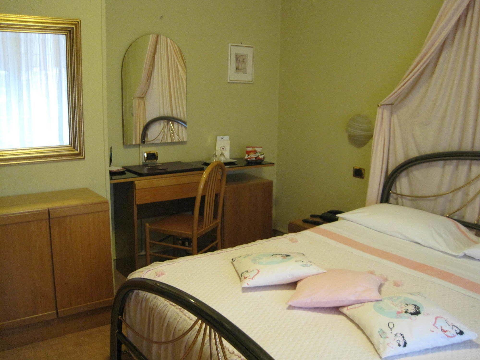 Hotel Matilde Marina di Massa Ngoại thất bức ảnh