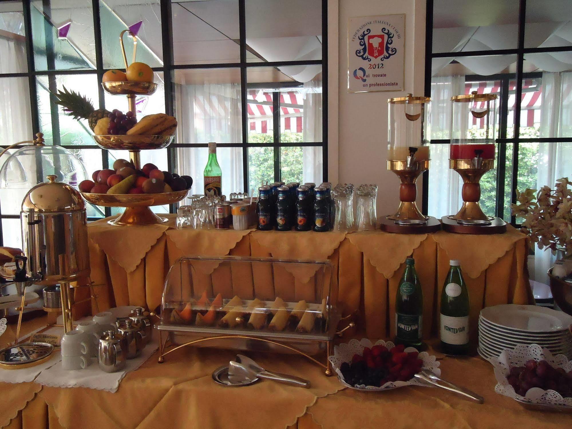 Hotel Matilde Marina di Massa Ngoại thất bức ảnh