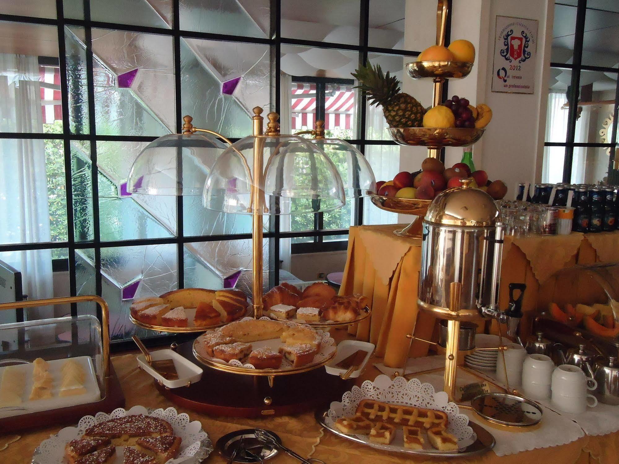 Hotel Matilde Marina di Massa Ngoại thất bức ảnh